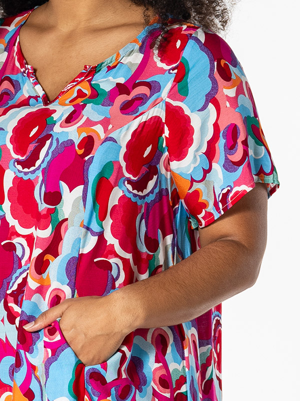 BIRGITTE - Plus Size Kjole fra Studio