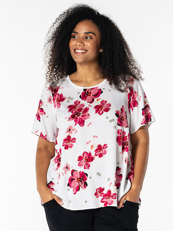 KIMMA - Plus Size T-shirt fra Studio