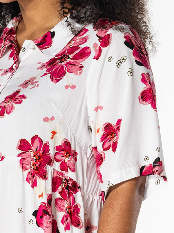 LISE - Plus Size Kjole fra Studio