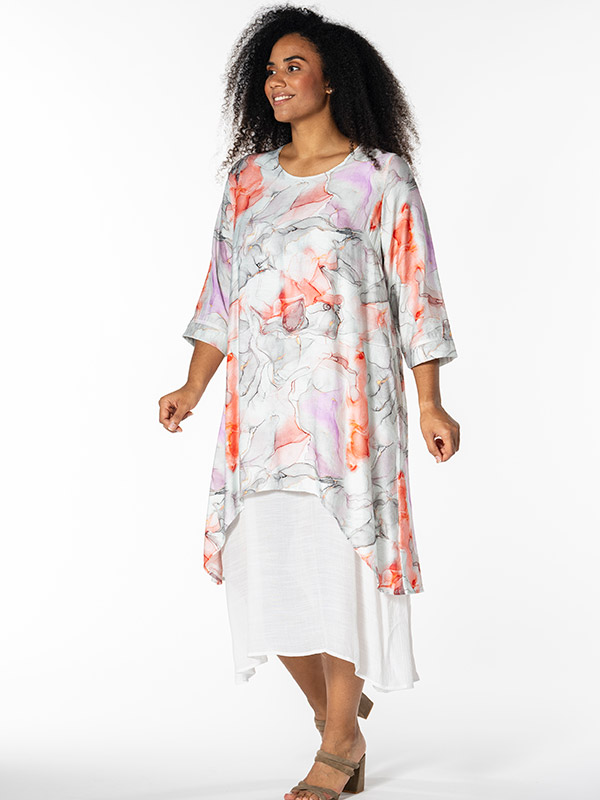 KEBIE - Plus Size Kjole fra Studio
