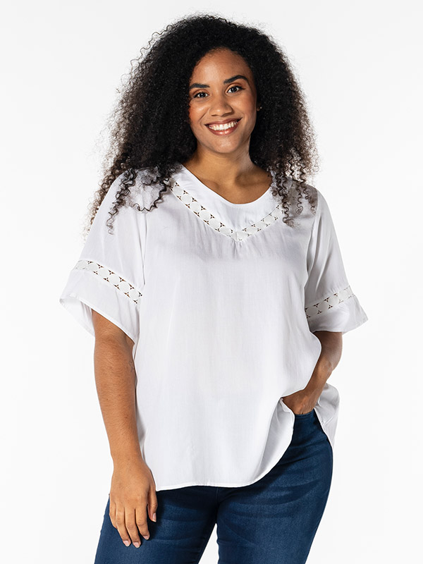 KISA - Plus Size T-shirt fra Studio