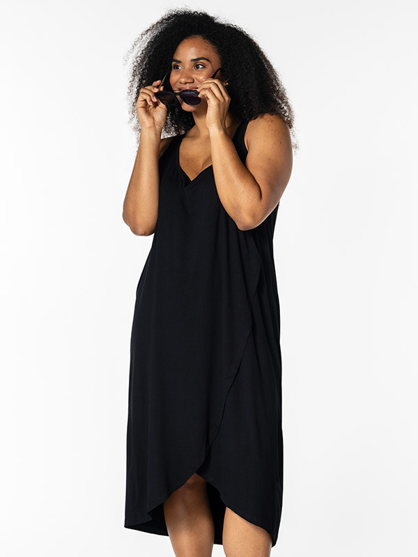 KONNý - Plus Size Kjole fra Studio