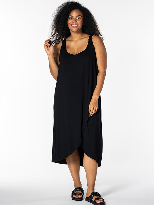 KONNý - Plus Size Kjole fra Studio