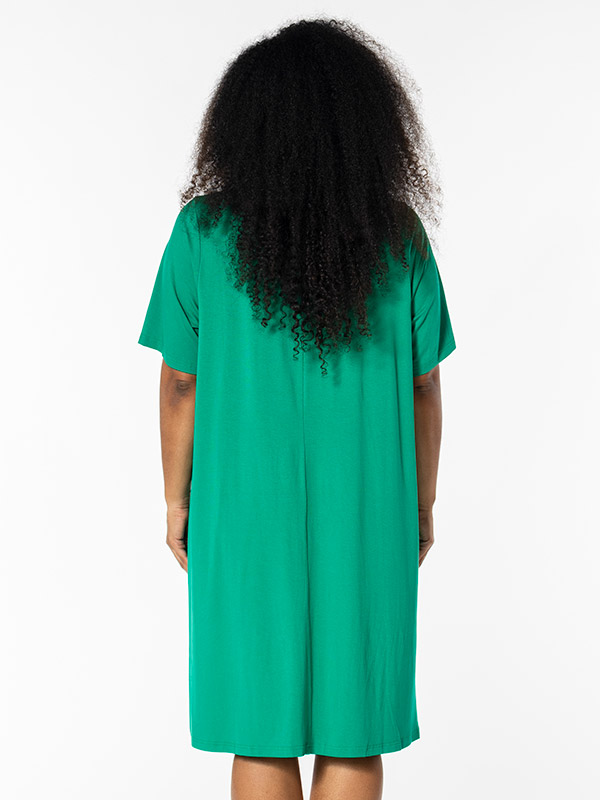 KICKA - Plus Size Kjole fra Studio