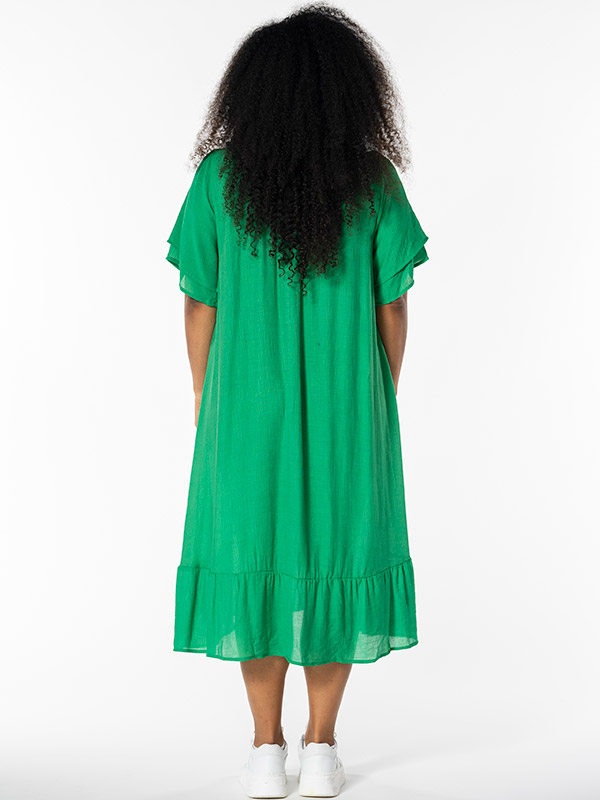 YELVA - Plus Size Kjole fra Studio