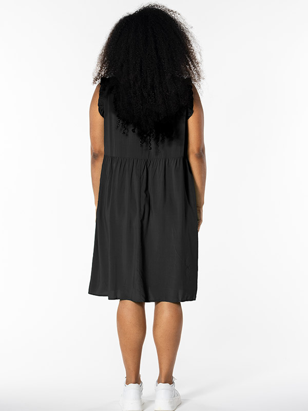 DUSINE - Plus Size Kjole fra Studio