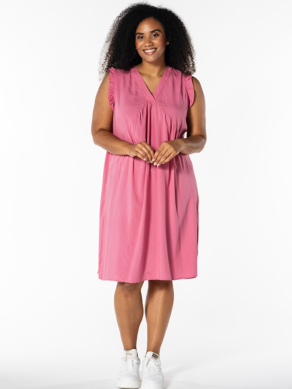 DUSINE - Plus Size Kjole fra Studio