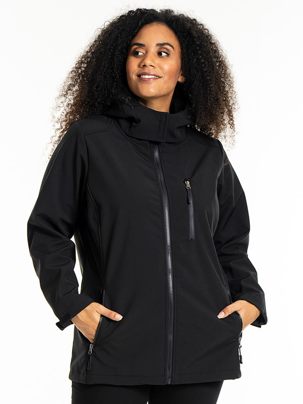 SHORT SOFT SHELL - Plus Size Jakke fra Studio