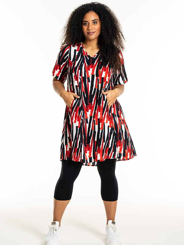 BIRGITTE - Plus Size Kjole fra Studio