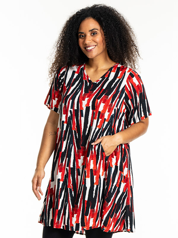 BIRGITTE - Plus Size Kjole fra Studio
