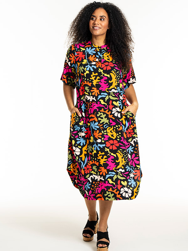 LANI - Plus Size Kjole fra Studio