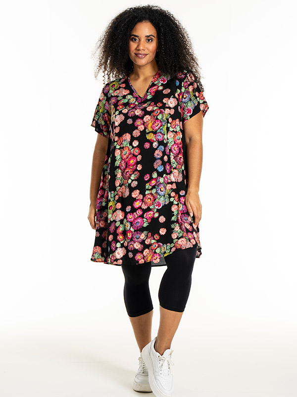 BIRGITTE - Plus Size Kjole fra Studio