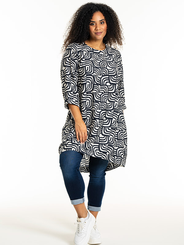 LONETTA - Plus Size Kjole fra Studio
