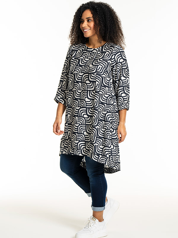 LONETTA - Plus Size Kjole fra Studio