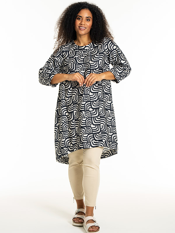 LONETTA - Plus Size Kjole fra Studio