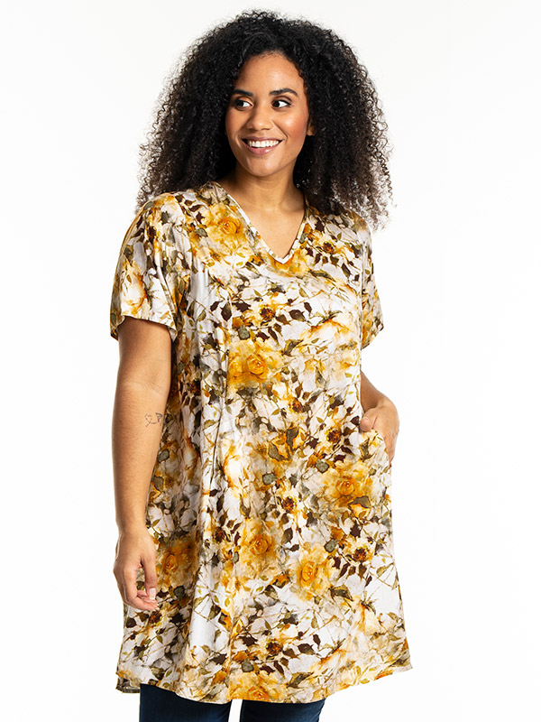 BIRGITTE - Plus Size Kjole fra Studio