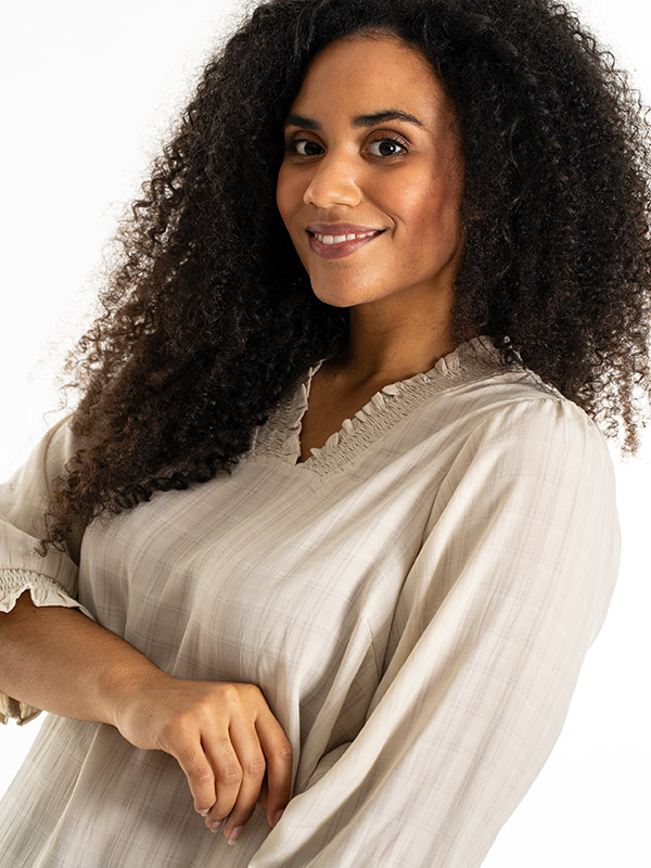 FEODORA - Plus Size Bluse fra Studio