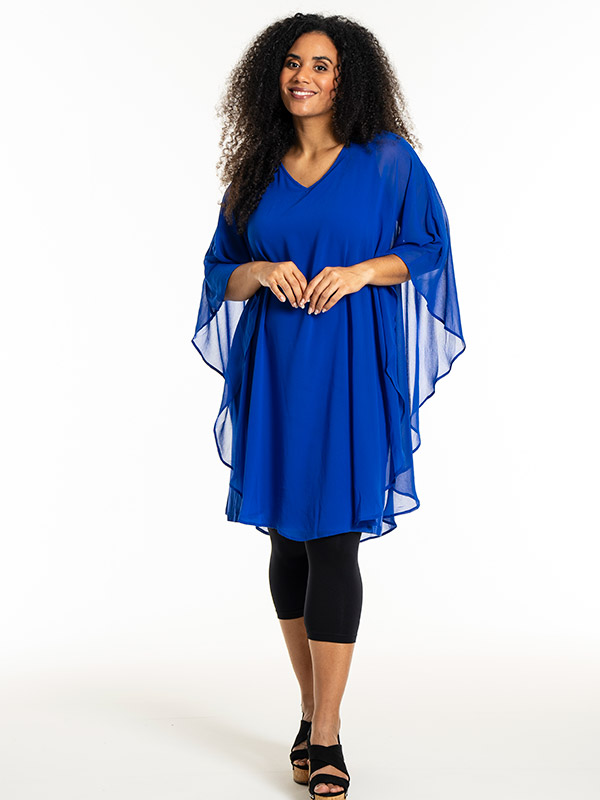 LEONORA - Plus Size Kjole fra Studio