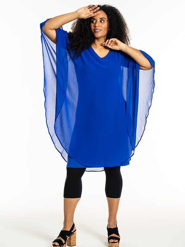 LEONORA - Plus Size Kjole fra Studio