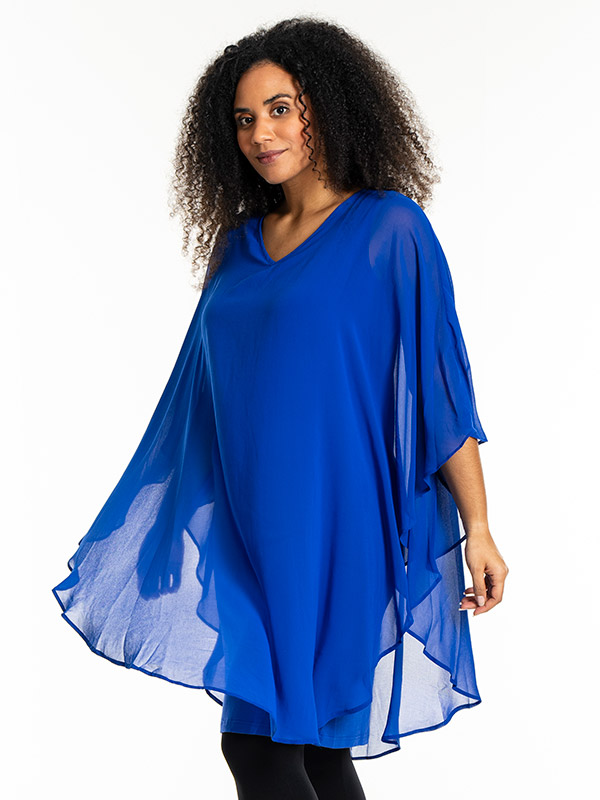 LEONORA - Plus Size Kjole fra Studio