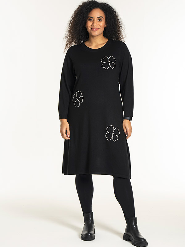 NOELLE - Plus Size Kjole fra Studio