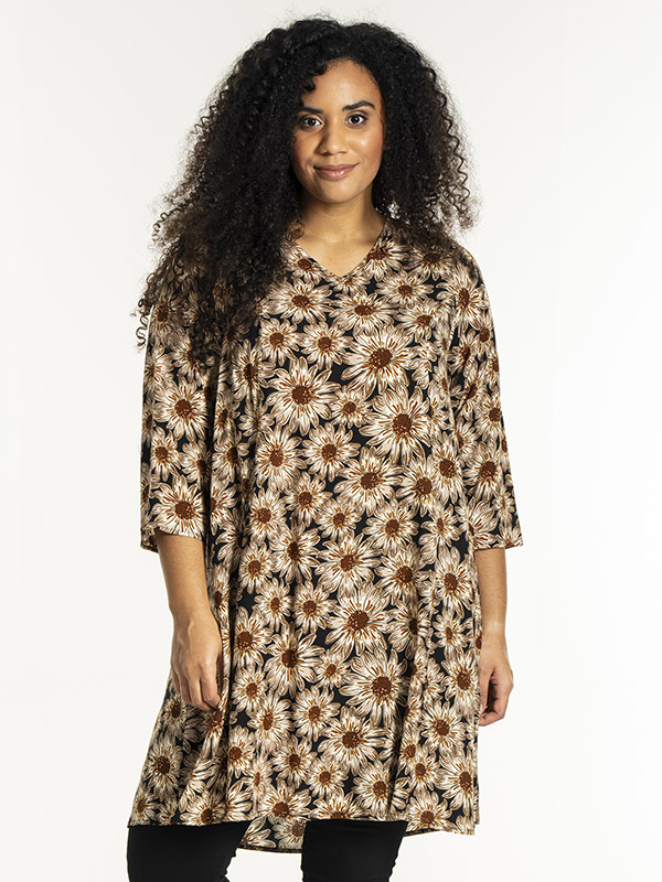 BIRGITTE - Plus Size Kjole fra Studio