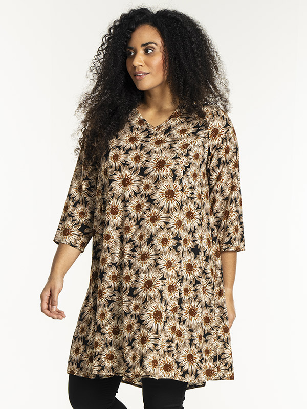 BIRGITTE - Plus Size Kjole fra Studio