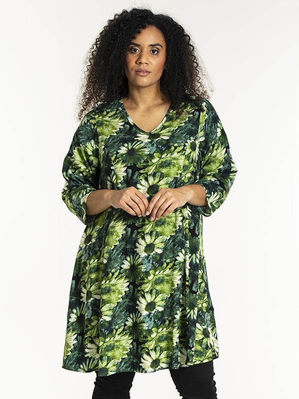 BIRGITTE - Plus Size Kjole fra Studio