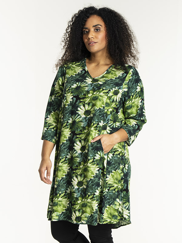 BIRGITTE - Plus Size Kjole fra Studio