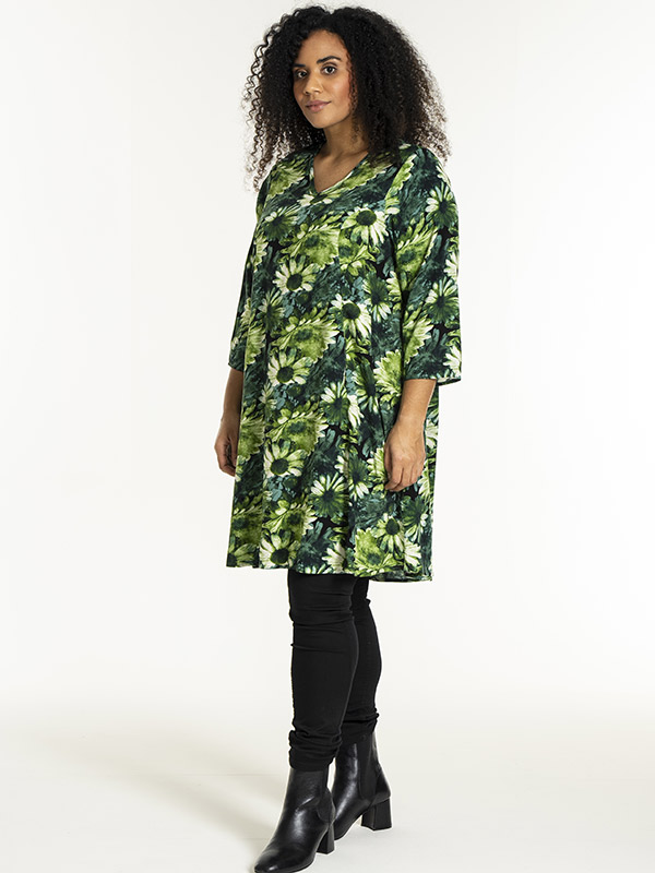 BIRGITTE - Plus Size Kjole fra Studio