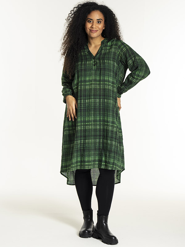 NOELIA - Plus Size Kjole fra Studio