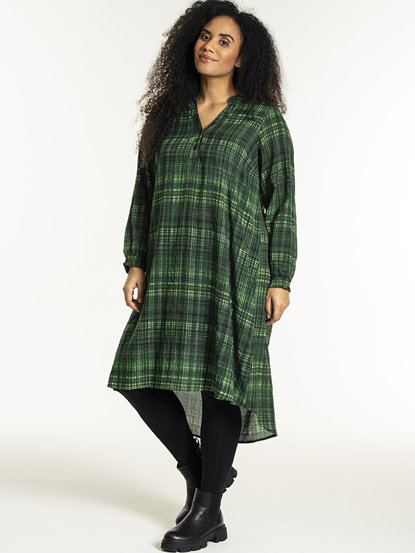 NOELIA - Plus Size Kjole fra Studio