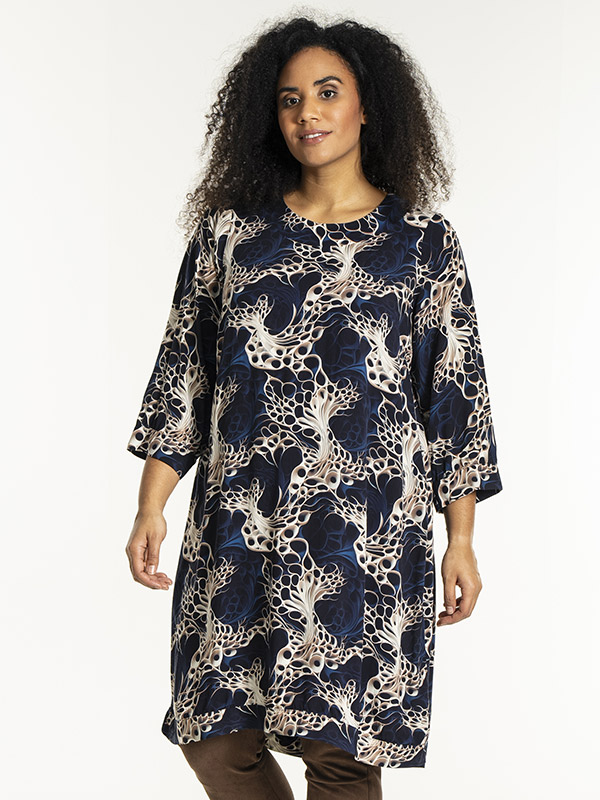 LONETTA - Plus Size Kjole fra Studio