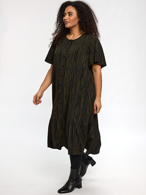 SNADINE - Plus Size Kjole fra Studio