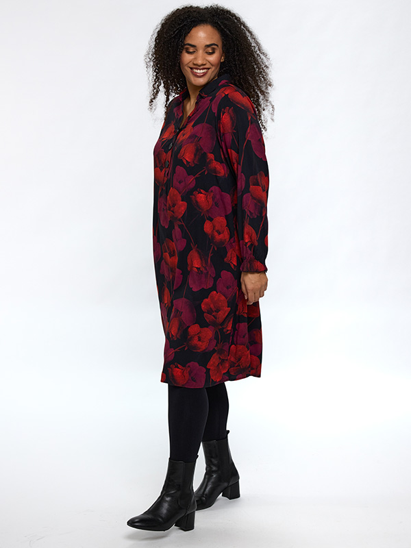 SGUNDA - Plus Size Kjole fra Studio