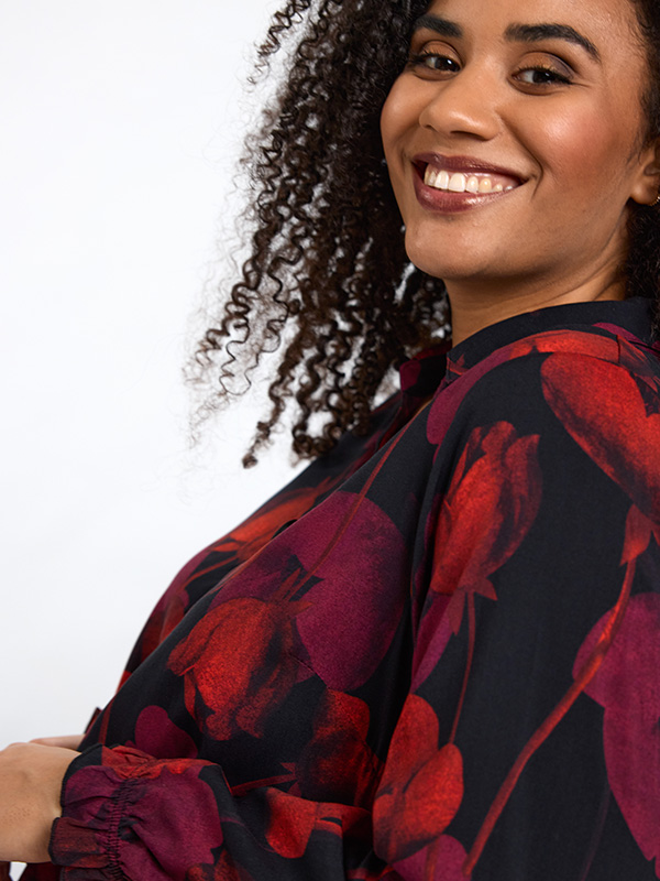 SGUNDA - Plus Size Kjole fra Studio