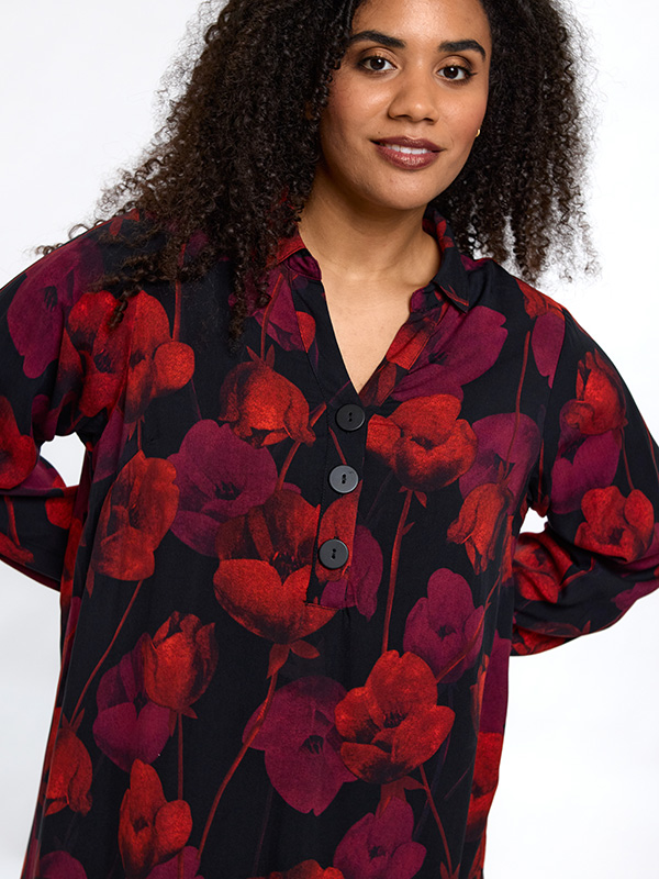 SGUNDA - Plus Size Kjole fra Studio