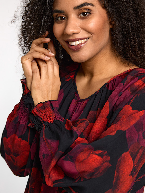 SINGRED - Plus Size Bluse fra Studio