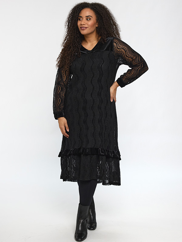 SMETTE - Plus Size Kjole fra Studio