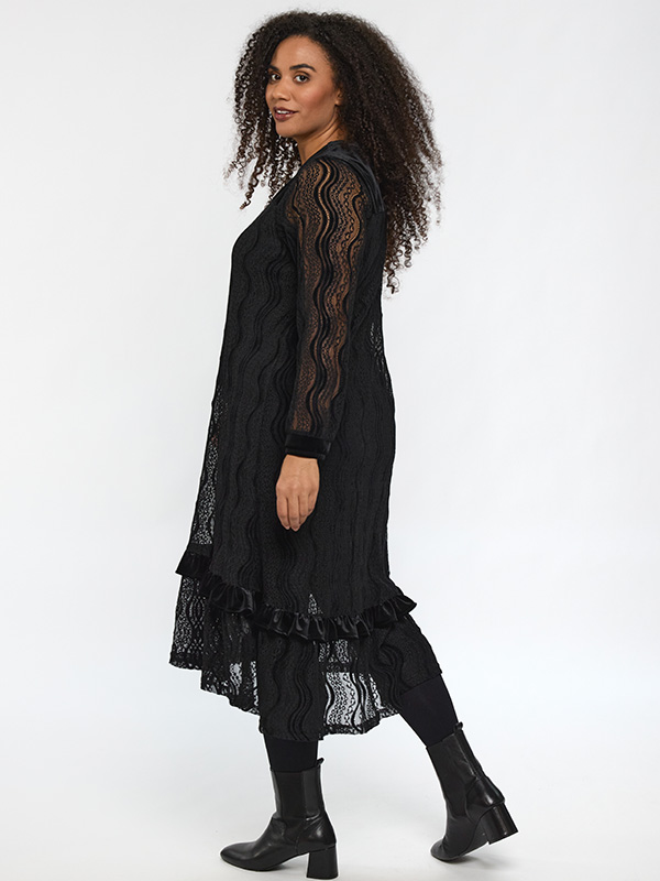 SMETTE - Plus Size Kjole fra Studio
