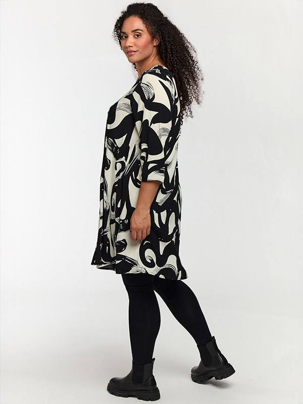 SBIRGITTE - Plus Size Kjole fra Studio