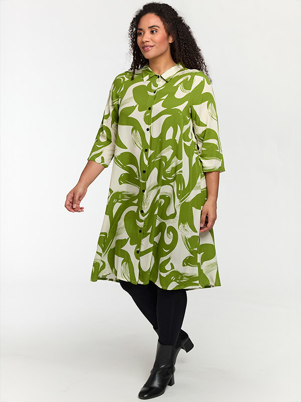 SNELLI - Plus Size Kjole fra Studio