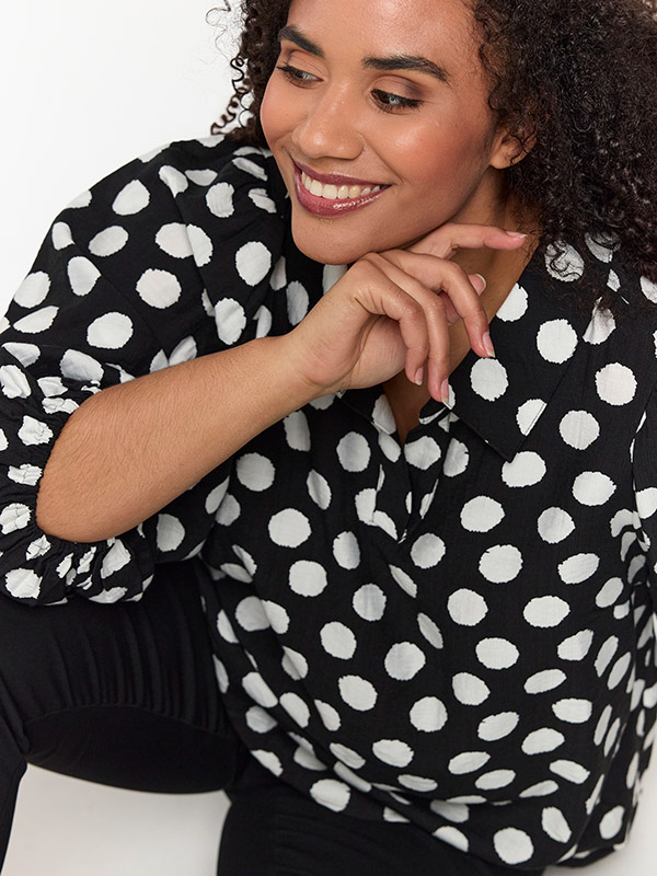 STIFF - Plus Size Bluse fra Studio