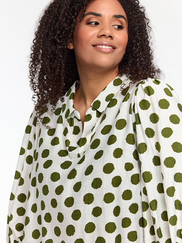 STIFF - Plus Size Bluse fra Studio