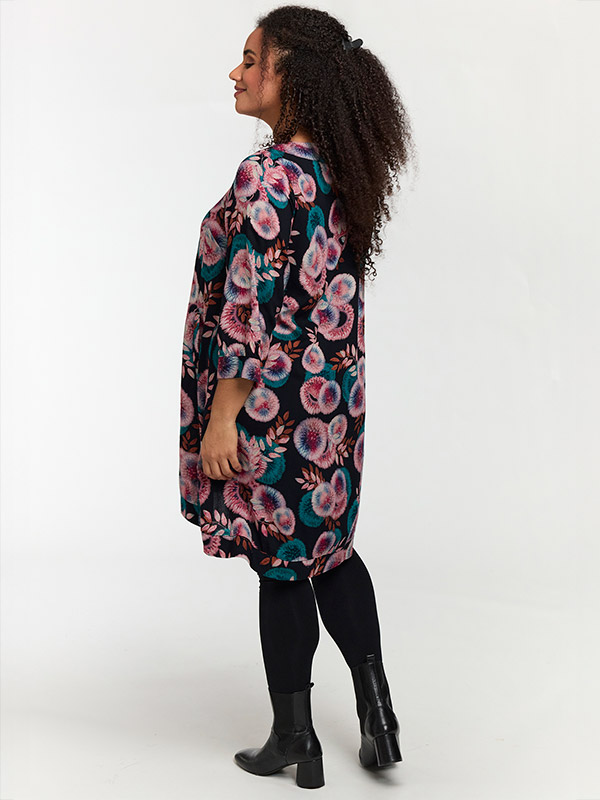 SLONETTA - Plus Size Kjole fra Studio