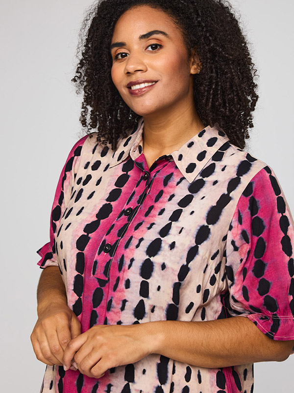 SGUNDA - Plus Size Kjole fra Studio