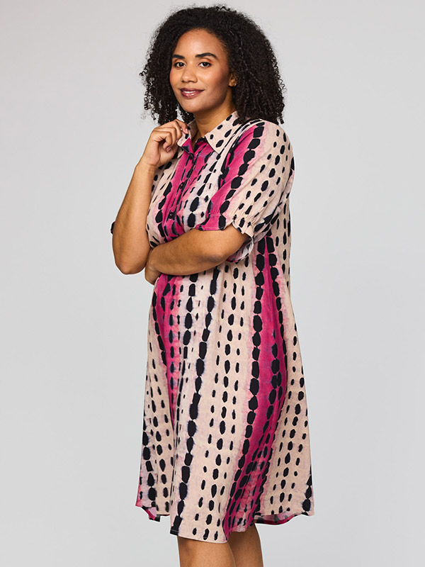 SGUNDA - Plus Size Kjole fra Studio