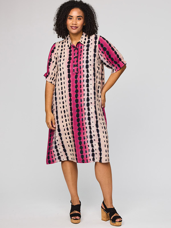 SGUNDA - Plus Size Kjole fra Studio