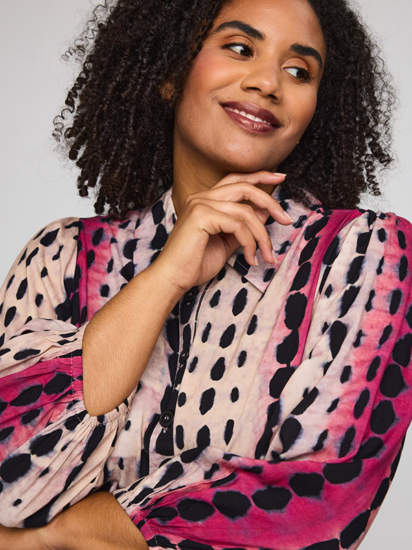 STIFF - Plus Size Bluse fra Studio