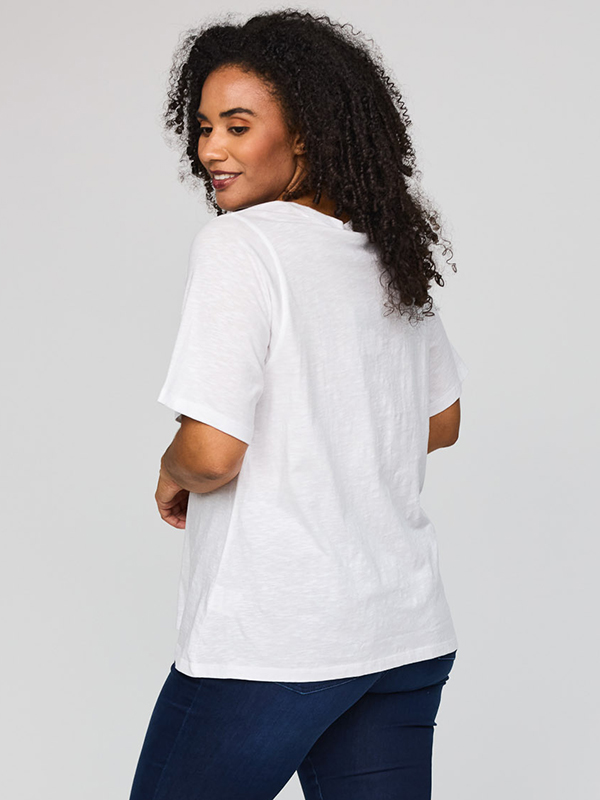 SBELLA - Plus Size T-shirt fra Studio